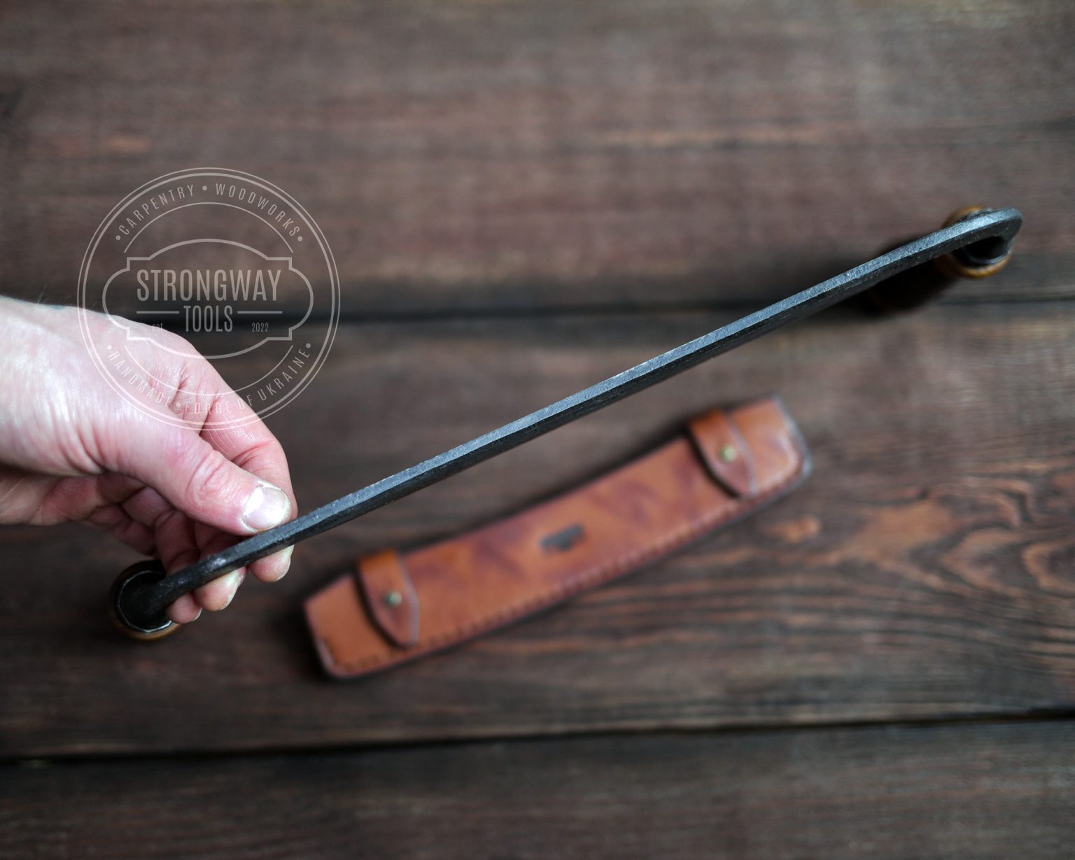 Strongway Drawknife with a Small Radius - Wood Tamer