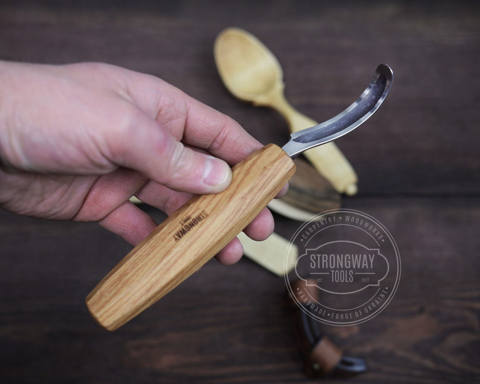 Strongway Hook Knife with Octagonal Handle - Right Hand - Wood Tamer