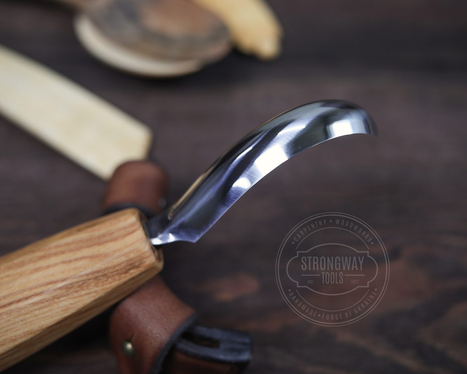 Strongway Hook Knife with Octagonal Handle - Left Hand - Wood Tamer