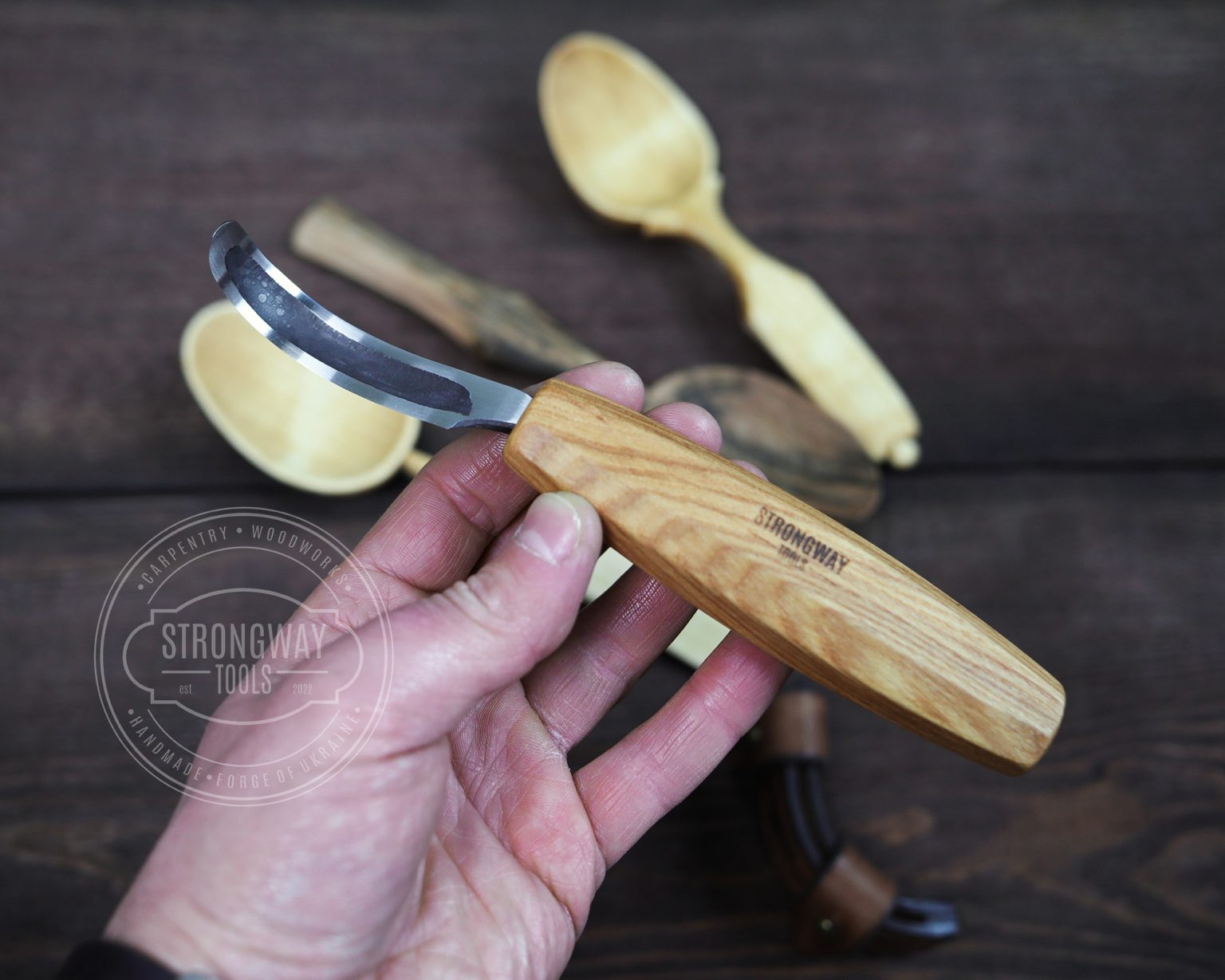 Strongway Hook Knife with Octagonal Handle - Right Hand - Wood Tamer